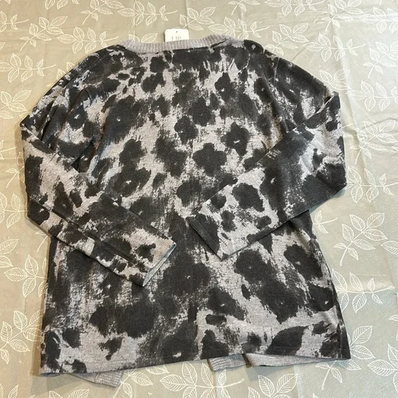 Ladies In Motion Cardigan. - Picture 6 of 6